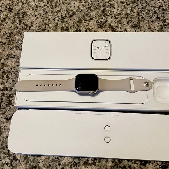 apple watch series refurbished never used! - Main Image
